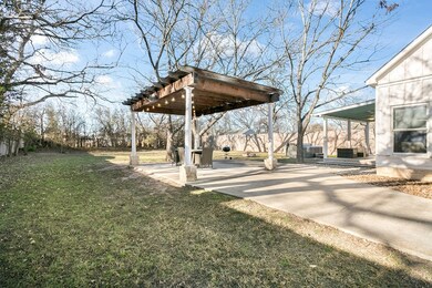 416 N Acorn St, Fredericksburg, TX 78624 - photo 4