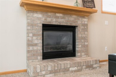 72 24th Ave SW, Cedar Rapids, IA 52404 - photo 3