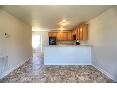 Open eat in kitchen with breakfast bar and all app