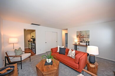 11995 Wincanton Dr, Cincinnati, OH 45231 - photo 7