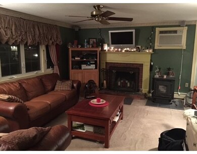 124 Bumble Bee Cir, Shrewsbury, MA 01545 - photo 2