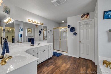 Owner's suite bathroom