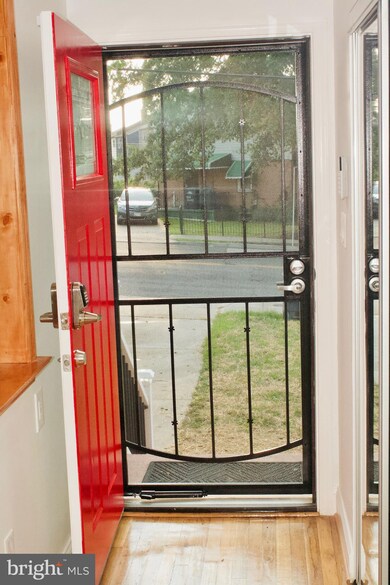 925 Division Ave NE, Washington, DC 20019 - photo 3