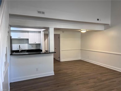 947 Wildwood Square Ct, Virginia Beach, VA 23454 - photo 4