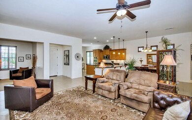 17794 W Cottonwood Ln-large-006-25-Main