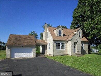 81 Davidson Rd, Swedesboro, NJ 08085 - photo 2
