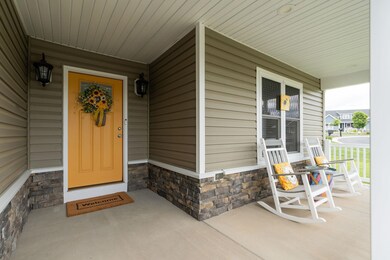 133 Lake View Cir, Waynesboro, VA 22980 - photo 2