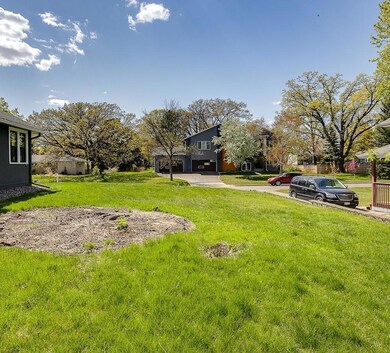 518 Ardmore Dr, Golden Valley, MN 55422 - photo 2