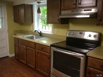 81 White Oak Ln, Emmaus, PA 18049 - photo 3