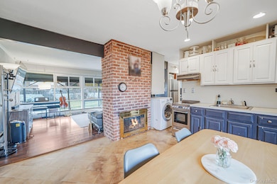 18 Chickadee Ln, Levittown, NY 11756 - photo 7