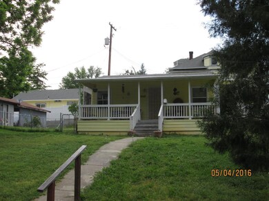 668 NW B St, Grants Pass, OR 97526 - photo 2