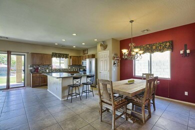 Kitchen & Dining Area