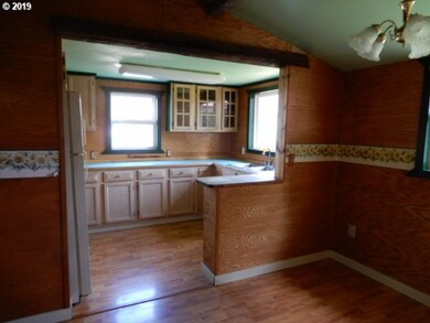 196 Mccall St, Sutherlin, OR 97479 - photo 5