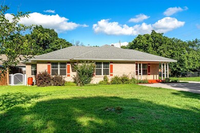 303 Franklin Ave, Pottsboro, TX 75076 - photo 2