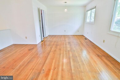 8223 Cottage St, Vienna, VA 22180 - photo 6