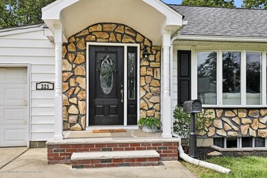225 Crestview Dr Middletown NJ-large-003