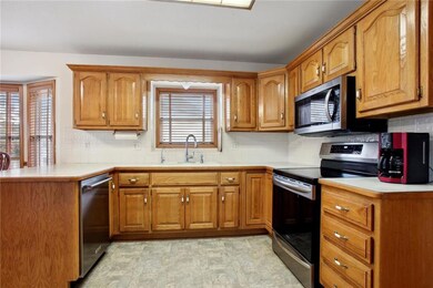 716 Meadow Ln, Raymore, MO 64083 - photo 5