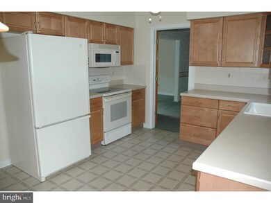 1611 Riversedge Dr, Delanco, NJ 08075 - photo 4