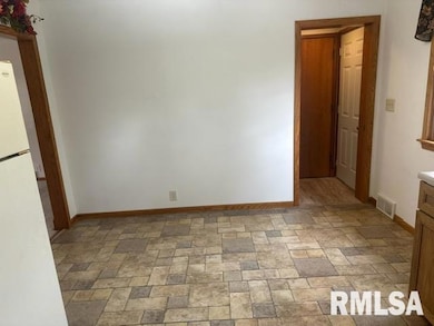 1121 N 4th St, Clinton, IA 52732 - photo 7