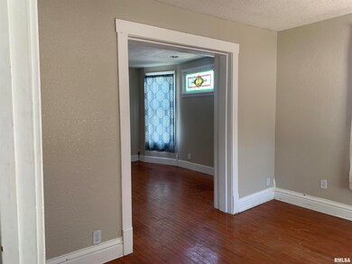 622 Douglas Ct, Davenport, IA 52803 - photo 4