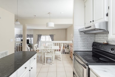 204 Tall Oaks Dr unit F, South Weymouth, MA 02190 - photo 5