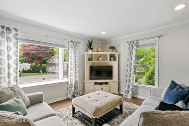 6 Living room