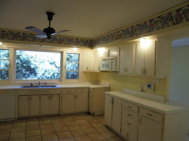 807 W 15th_Laurel_Kitchen 3
