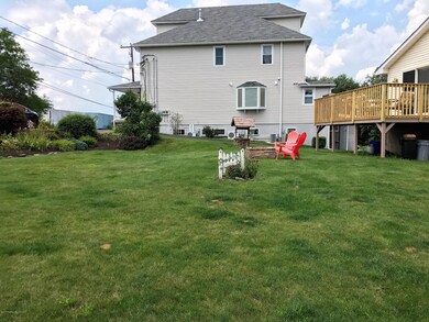 3 Maple St, Throop, PA 18512 - photo 4