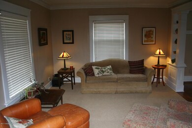 814 Smith Ave, Lansing, MI 48910 - photo 2