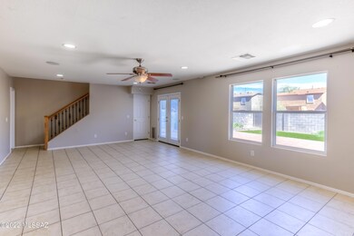 6 Living Room photo a