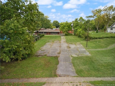 200 W Park Place, Jeffersonville, IN 47130 - photo 5