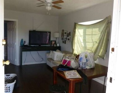 Living Room unit with 2 bedrooms 