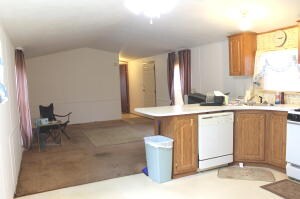 Living room & kitchen snack bar