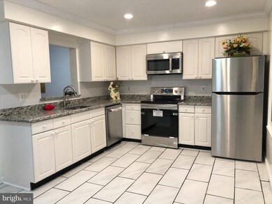 18619 Winding Creek Place, Germantown, MD 20874 - photo 3