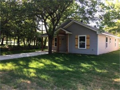 929 W Collins St, Denison, TX 75020 - photo 2