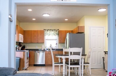 48 D St unit 48, Whitinsville, MA 01588 - photo 5