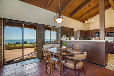 5a. Dining_3330 Foothill_0025