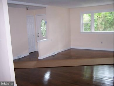 8282 Opal Rd, Warrenton, VA 20186 - photo 2