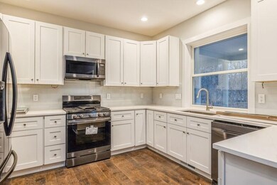 03_11133StrawberryFieldsRoad_5_Kitchen_L