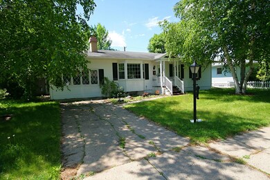 908 S 18th St, Grand Forks, ND 58201 - photo 3