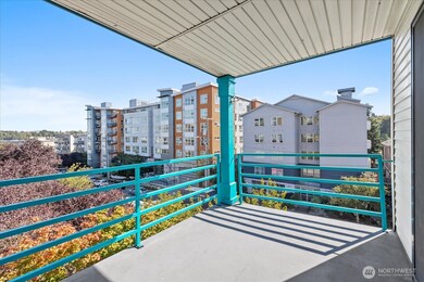 Covered Patio with territorial and views of the Cascade Mountains!
