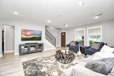 Enter to this beautiful fully renovated home