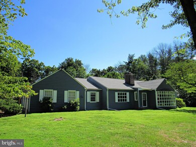 725 Bergeys Mill Rd, Schwenksville, PA 19473 - photo 2