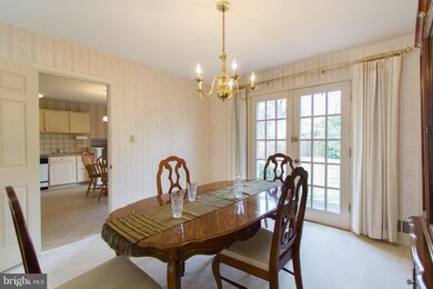 914 Country Club Dr NE, Vienna, VA 22180 - photo 7