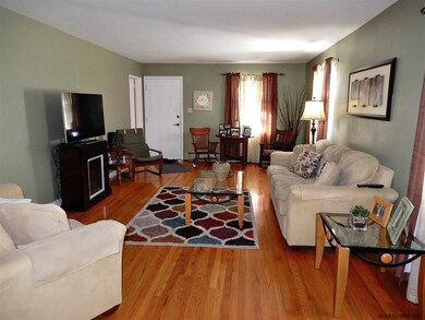 431 Taylor Ct, Troy, NY 12180 - photo 4