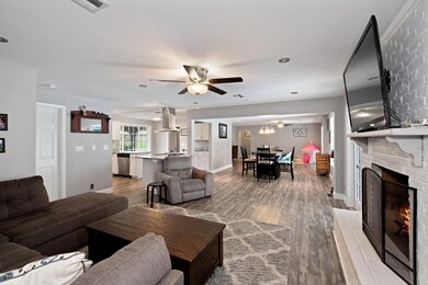 09_48OakmontCir_95_FamilyRoomDiningRoom_