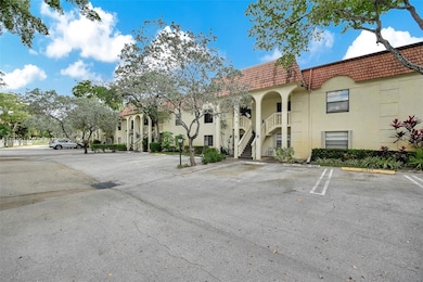 132 S Cypress Rd unit 518, Pompano Beach, FL 33060 - photo 2