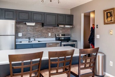 114 N Twin Oaks Terrace, South Burlington, VT 05403 - photo 3