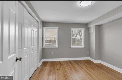 2923 Edgecombe Cir N, Baltimore, MD 21215 - photo 7