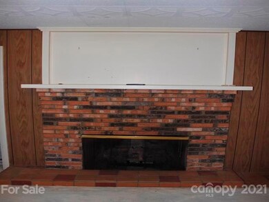 527 Overhill Dr, Hendersonville, NC 28792 - photo 7